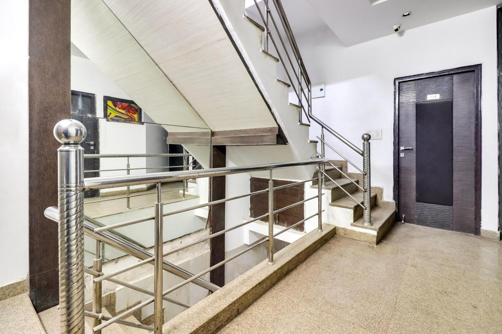 لاكناو Oyo Flagship Just-9 Inn Near Sahara Ganj Mall المظهر الخارجي الصورة